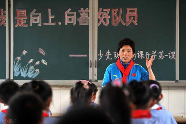 刘曼琼有些愤怒的说道：你让我回来吃饭，我已经回来了，请你也适可而止、不要得寸进尺。